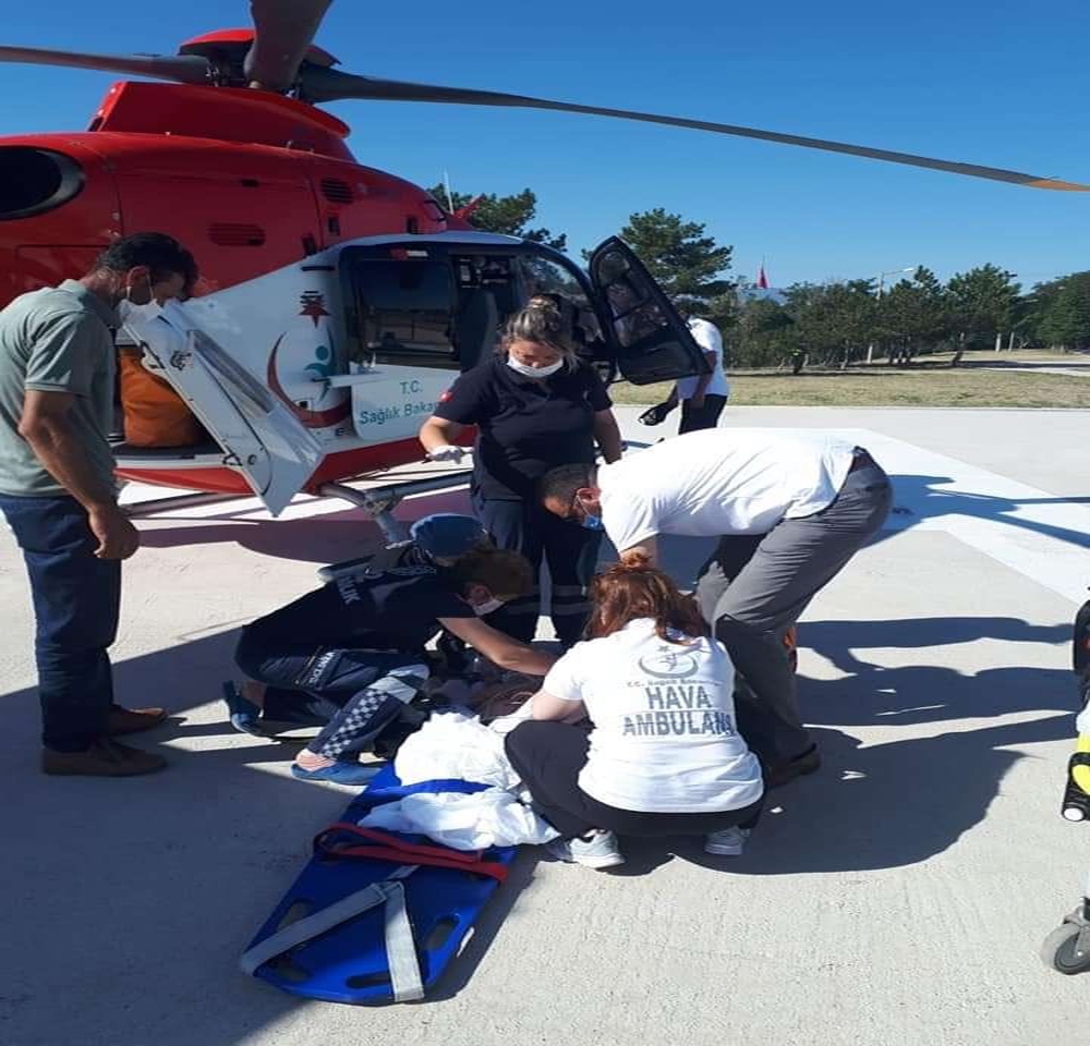Üzerine televizyon düşen bebek ambulans helikopterle Ankara’ya gönderildi