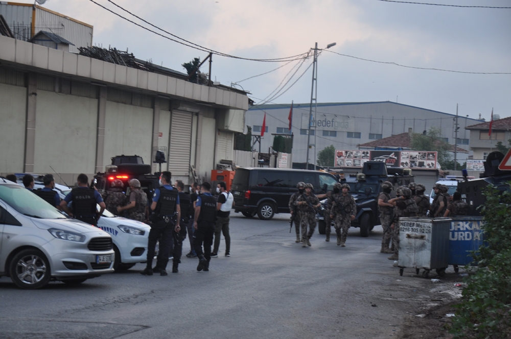 Uzun namlulu silahlarla hırsızlık ihbarı polisi harekete geçirdi