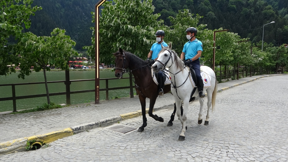 Uzungöl’de onları gören şaşırıyor