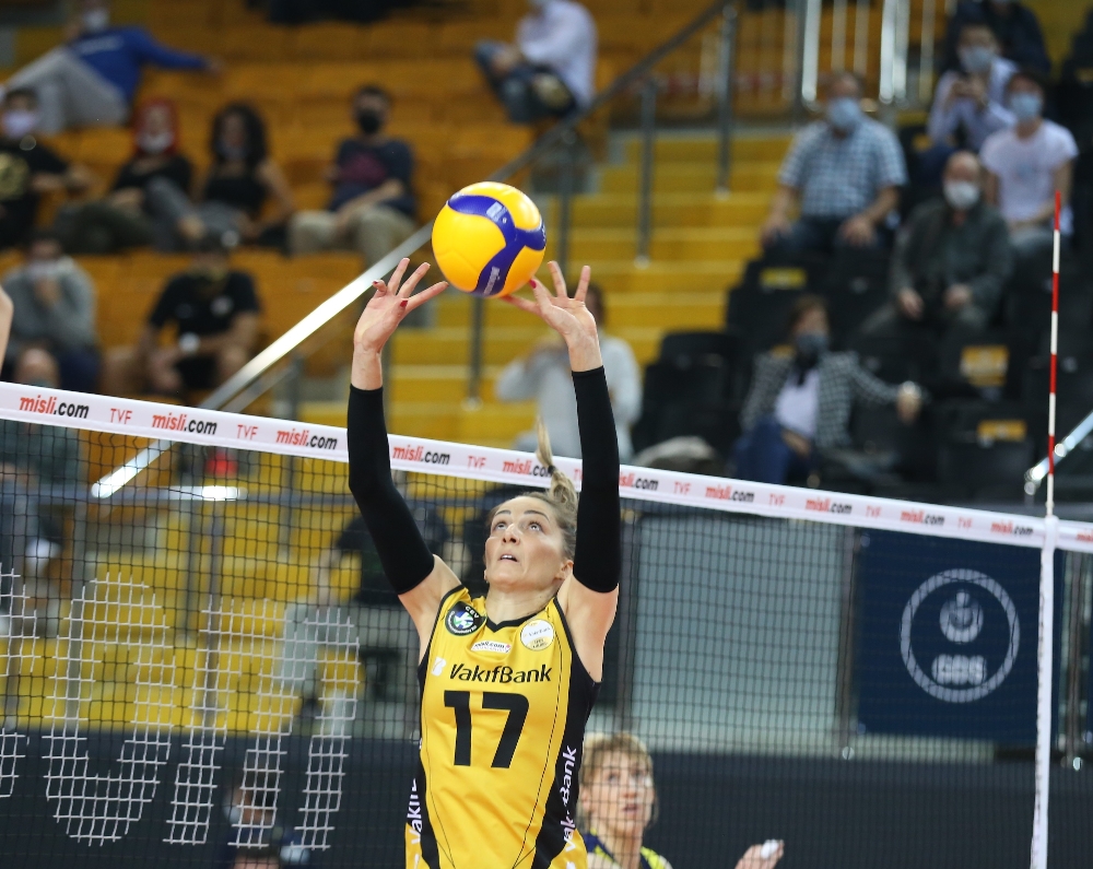 VakıfBank  Fenerbahçe Opet’e set vermedi
