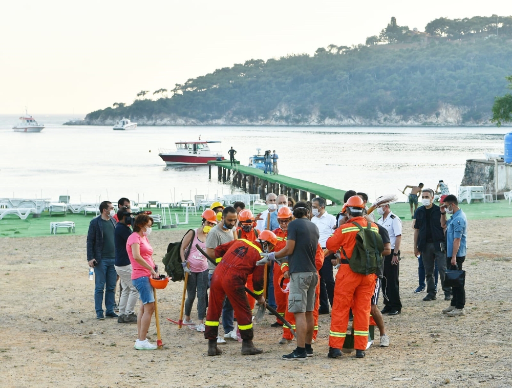 Vali Yerlikaya, Heybeliada’da incelemelerde bulundu