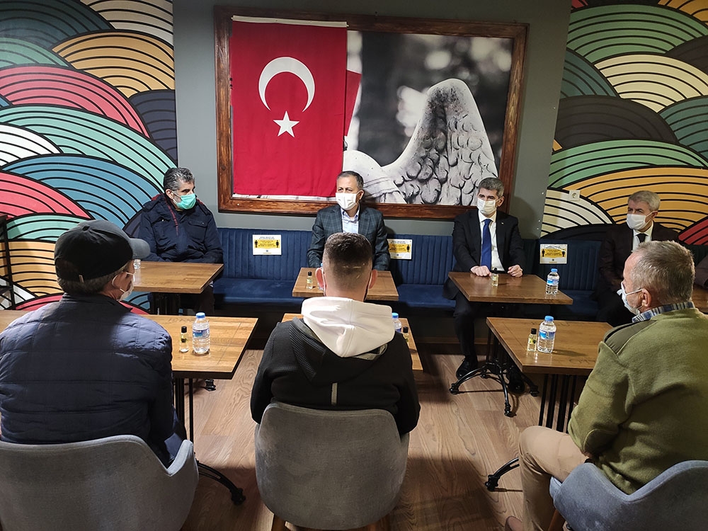 Vali Yerlikaya otellerde misafir edilen evsiz vatandaşları ziyaret etti