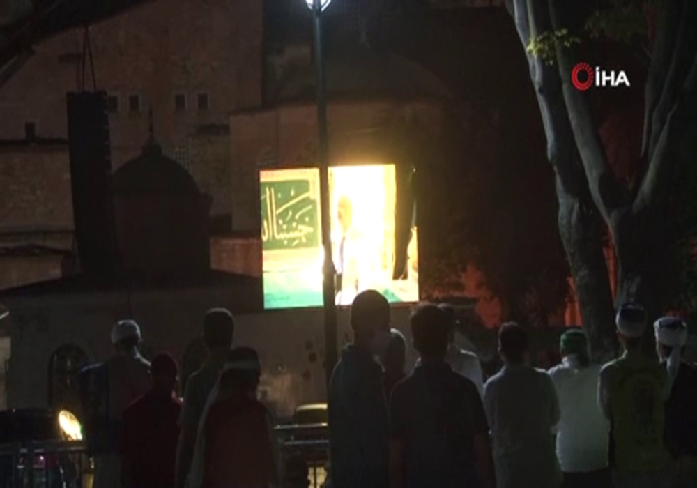 Vali Yerlikaya ve Emniyet Müdürü Aktaş, Ayasofya Camii’nde son hazırlıkları inceledi