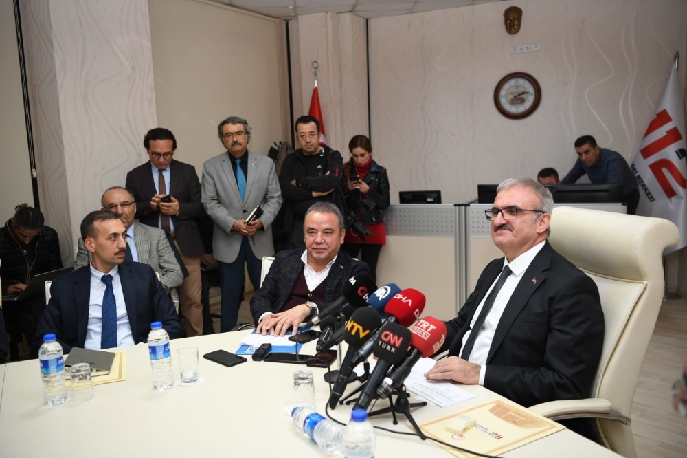 Valinin De Dikkatini Çekmeyi Başaran Vatandaşın Esprisi, Herkesi Güldürdü