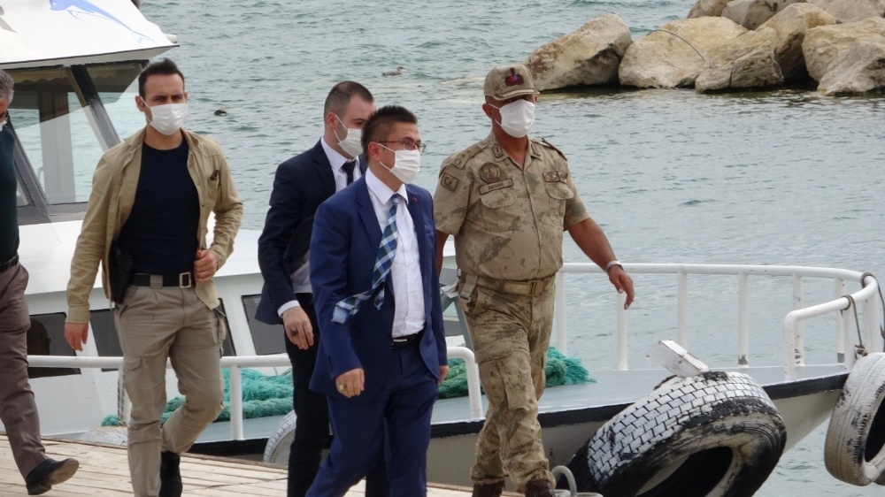 Van Cumhuriyet Başsavcısı Dönmez, Van Gölü’ndeki çalışmaları inceledi