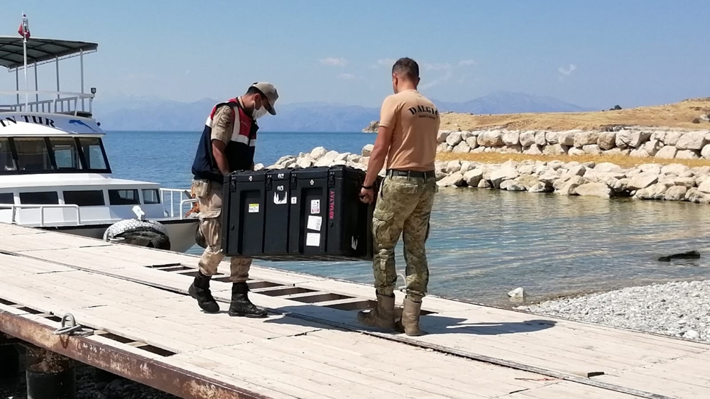Van Gölü’nde batan teknede çalışmalar yeniden başlatıldı