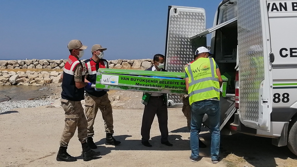 Van Gölü’nden biri 7, diğeri 15 yaşlarında 2 çocuk cesedi daha çıkarıldı