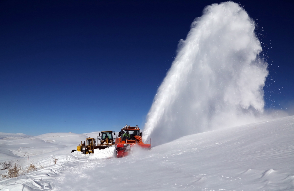 Van’da 112 yerleşim yeri yolu ulaşıma kapandı