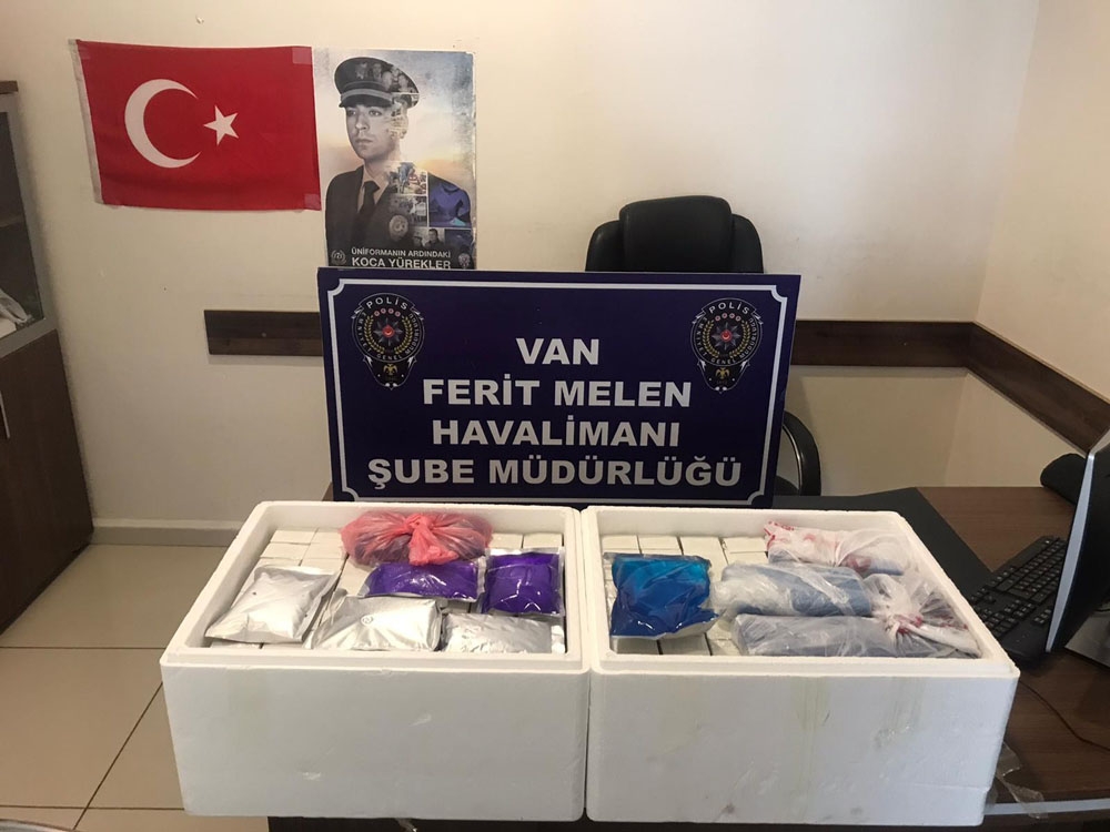 Van’da 224 adet kaçak botoks dolgu ürünü ele geçirildi