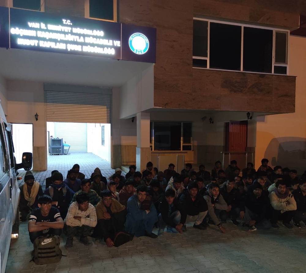 Van’da 63 kaçak göçmen yakalandı