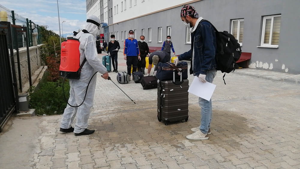 Van’da karantina süresi dolan 189 kişi daha evlerine uğurlandı