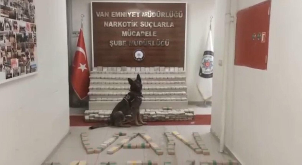 Van’da toprağa gömülü 248 kilo eroin ele geçirildi