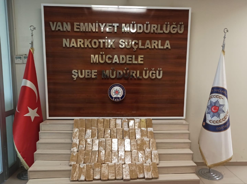 Van’da toprağa gömülü 38 kilo 670 gram eroin ele geçirildi