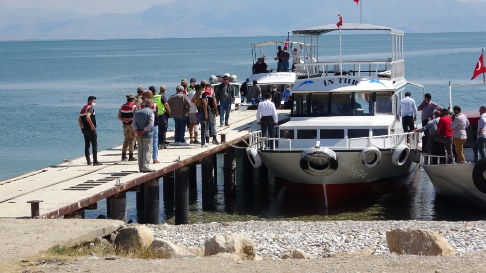 Van’daki tekne faciasında 12 kişinin yargılanmasına başlandı