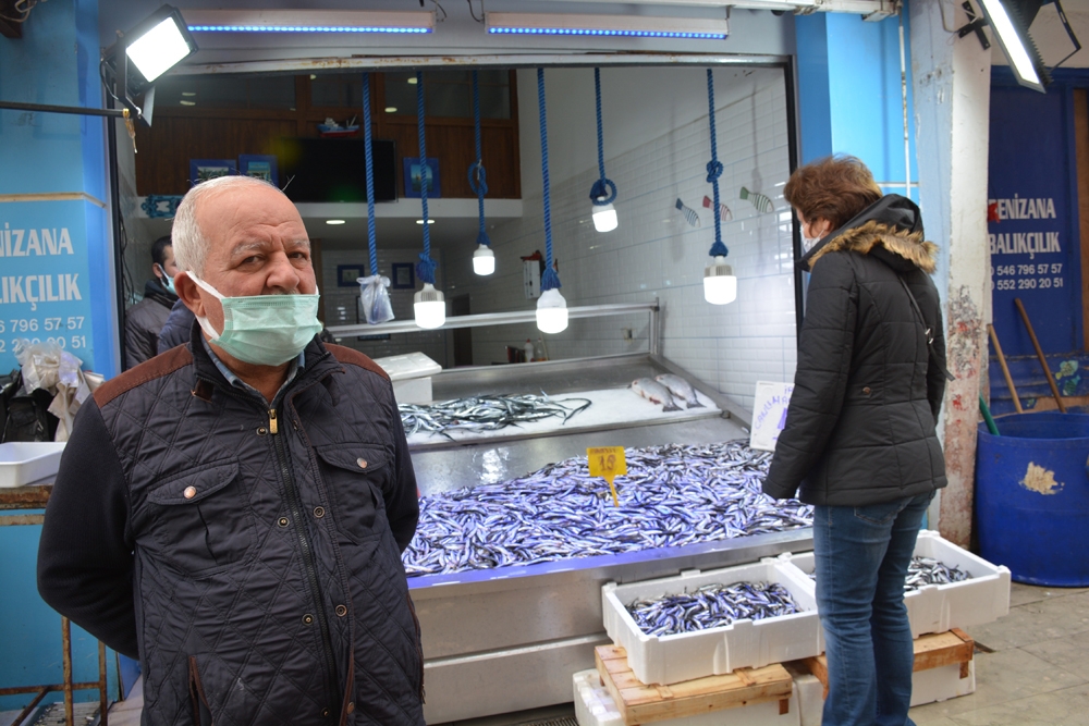 Vatandaşı hamsinin taze olduğuna inandıramadılar