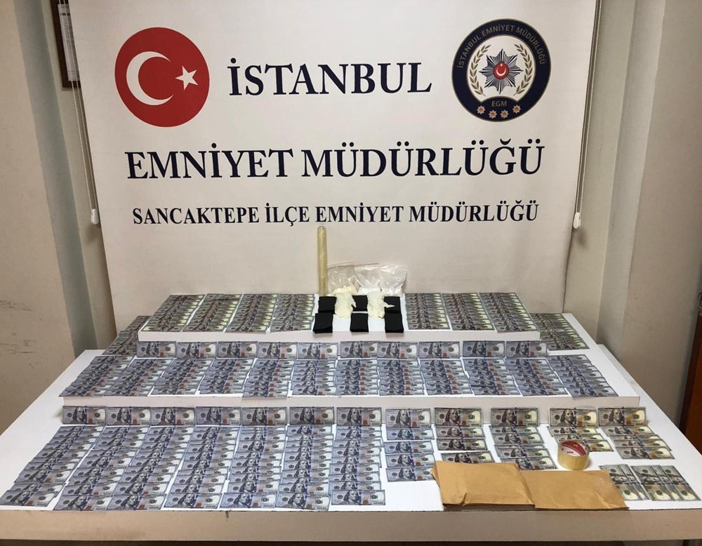 Vatandaşı sahte dolarlarla dolandıran 2 kişi tutuklandı
