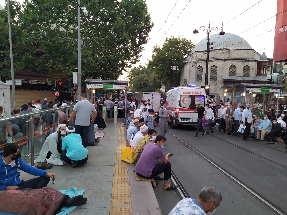Vatandaşlar erken saatte Ayasofya’ya akın etti