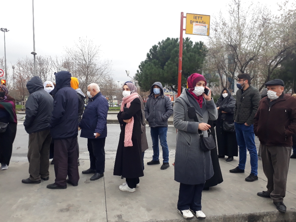 Vatandaşlar HES kodu kuyruğuna isyan etti