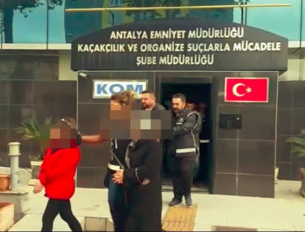 Vatandaşların Dini Ve Vicdani Duygularını İstismar Ederek Yüz Binlerce Lira Dolandırdılar