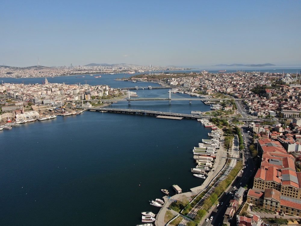 Vatandaşların düşürdüğü altınları arama çalışması böyle görüntülendi