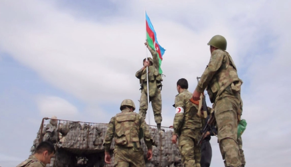 Ve oraya Azerbaycan bayrağı dikildi