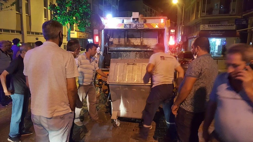 Vicdansız sürücü temizlik işçisine çarpıp kaçtı