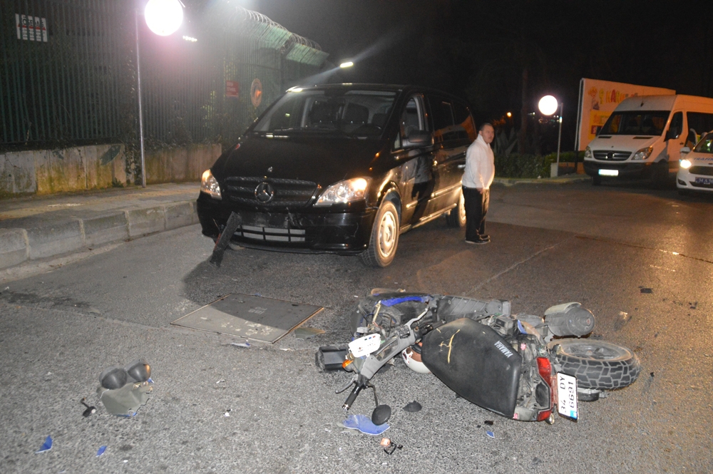 VIP araç ile motosiklet çarpıştı, 1 kişi ağır yaralandı