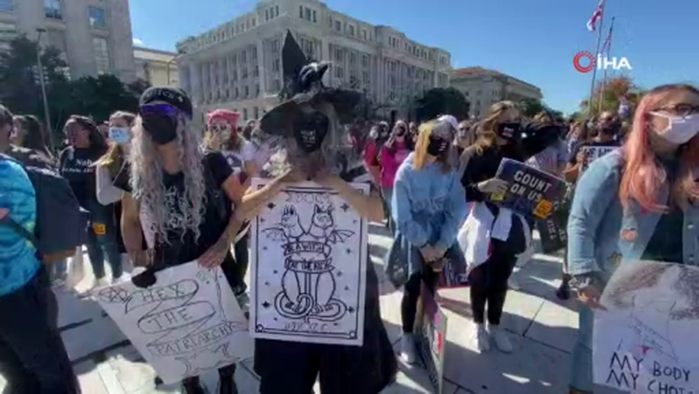 Washington’da kadınlardan Trump ve Barret karşıtı protesto