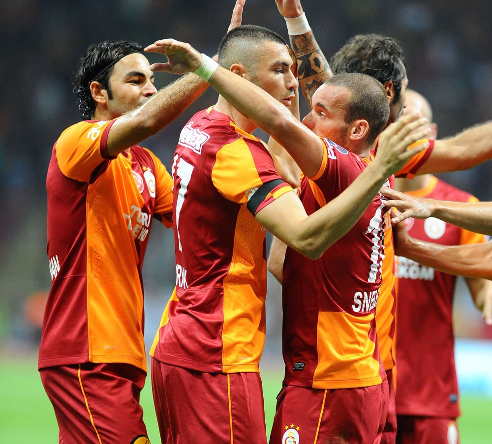 Wesley Sneijder, Jübilesine Selçuk İnan Ve Burak Yılmazı Çağırdı