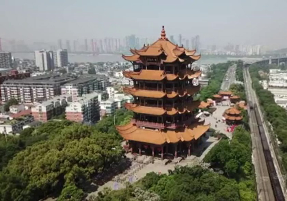 Wuhan’ın simgesi Sarı Turna Kulesi yeniden ziyarete açıldı