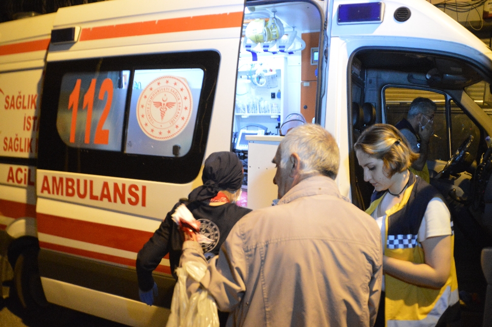 Yabancı uyruklu kadın, tartıştığı adamı elinden bıçakladı