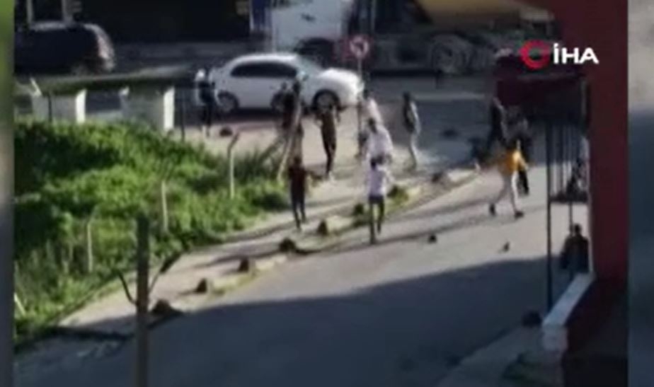 Yabancı uyrukluların kavgasında tekme ve yumruklar havada uçuştu
