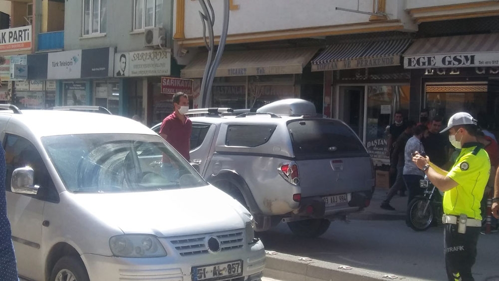 Yakıt parası ödemeden kaçmak isterken 9 araca çarptı