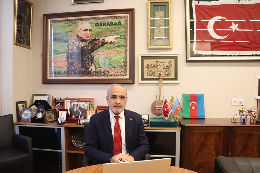 Yalçın Topçu: “Türk’ün bayrağı asla indirilemez”