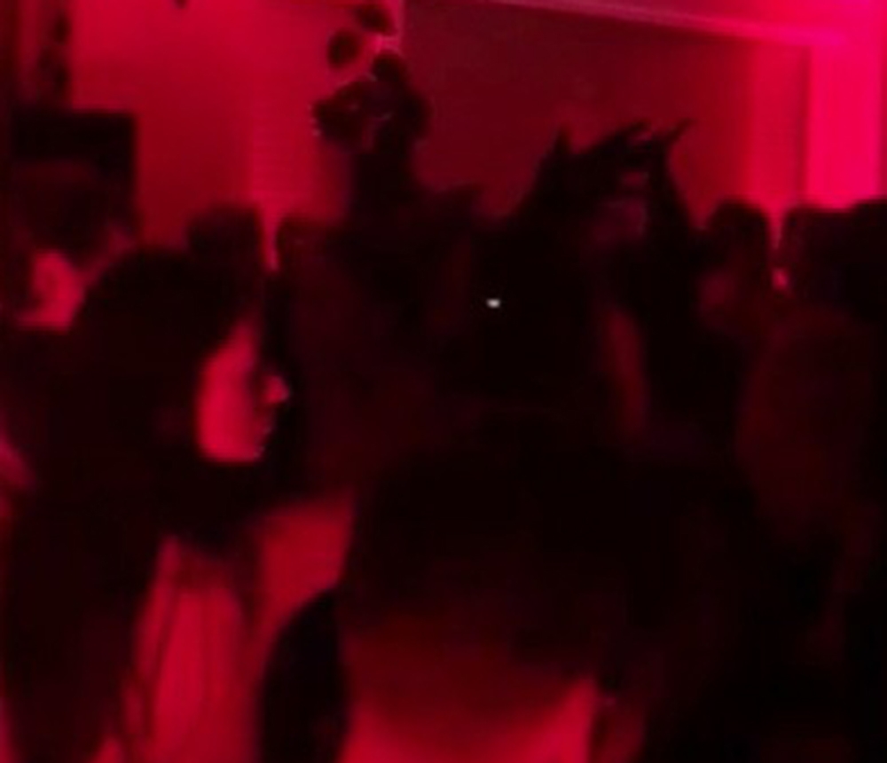 Yalıdaki skandal “Cadılar Bayramı” korona virüs partisi kamerada