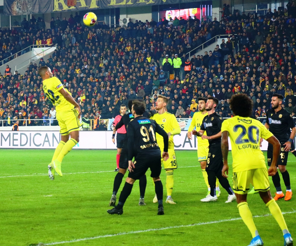 Yanalın Oyuncu Değişiklikleri Tepki Çekti