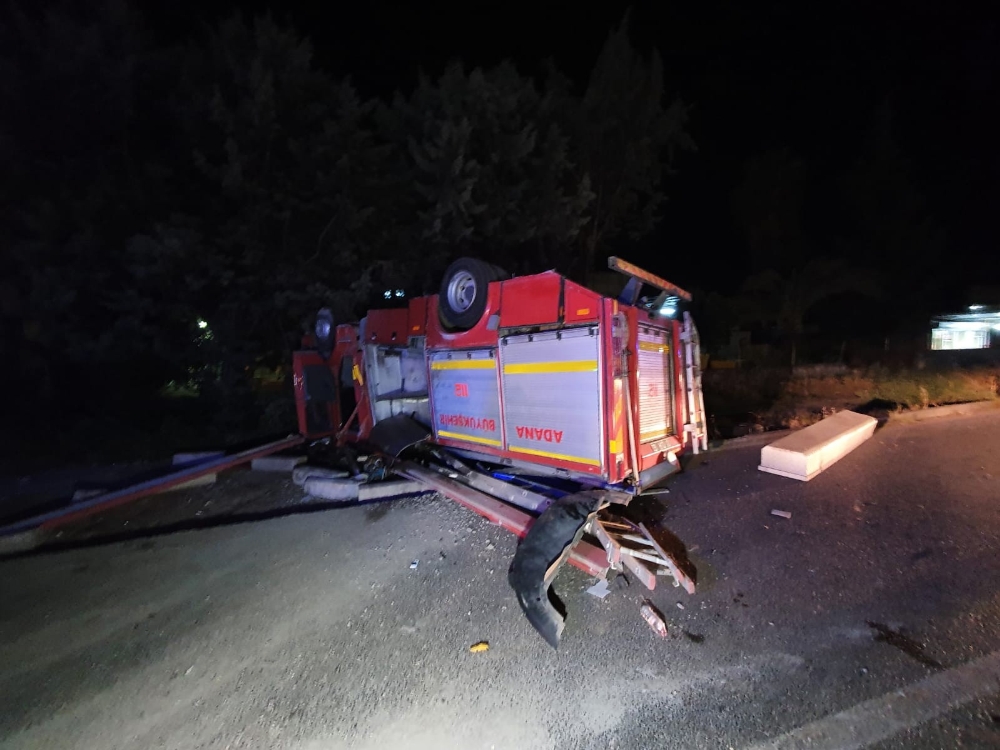 Yangına giden itfaiye ekipleri kaza yaptı