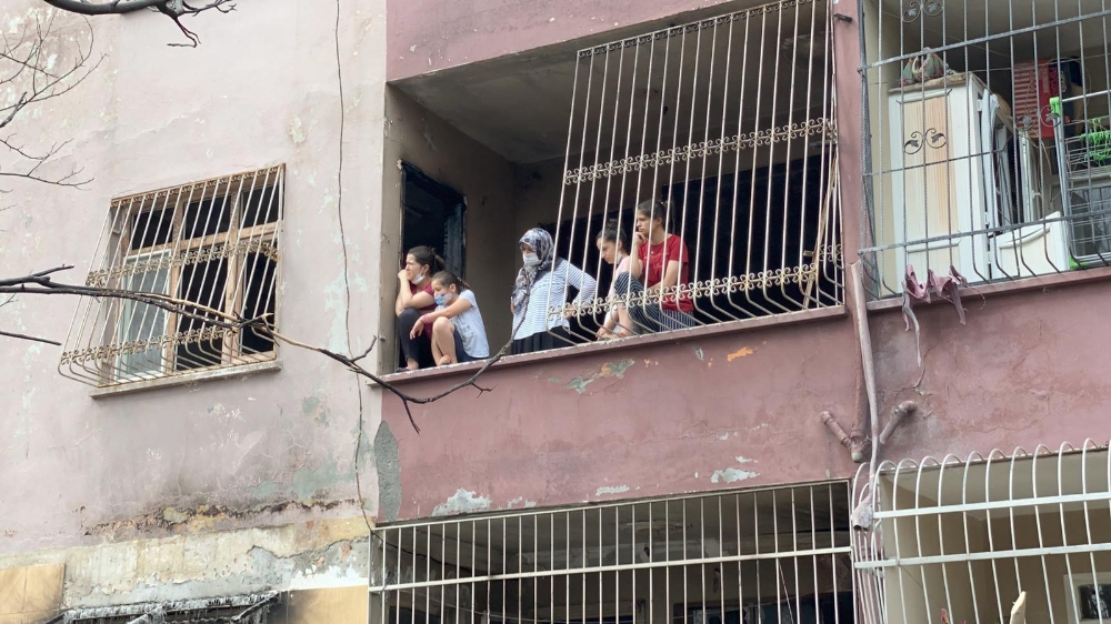 Yangından geriye kalanlara hüzünlü bakış
