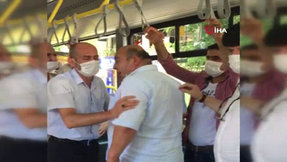 ‘Yanıma kimse oturmasın’ tartışması kamerada