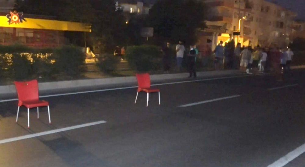 Yaralı kadının çevresinde sandalyeli dubalı önlem
