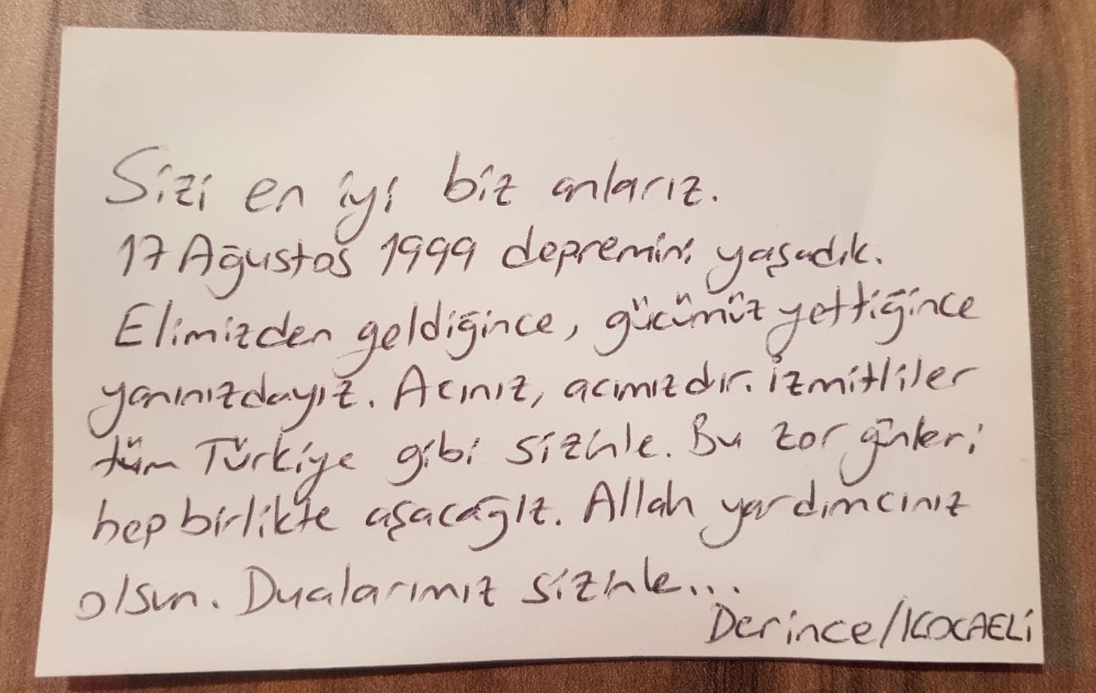 Yardım paketlerinden çıkan mektuplar duygulandırdı