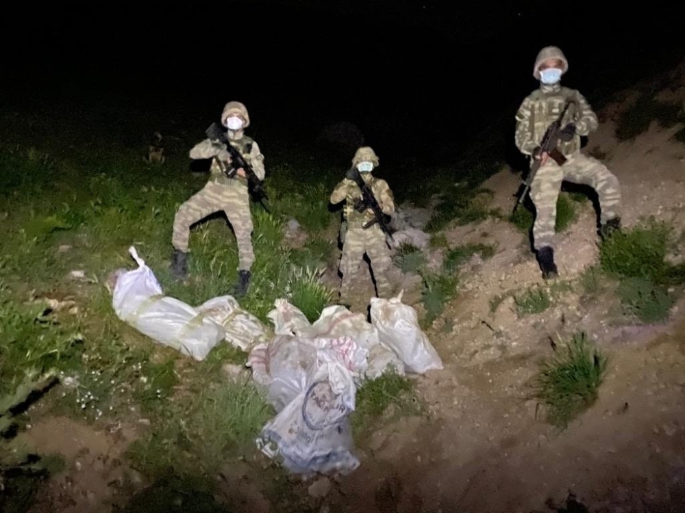 Yasa dışı yollarla Türkiye’ye getireceklerdi, geçit verilmedi
