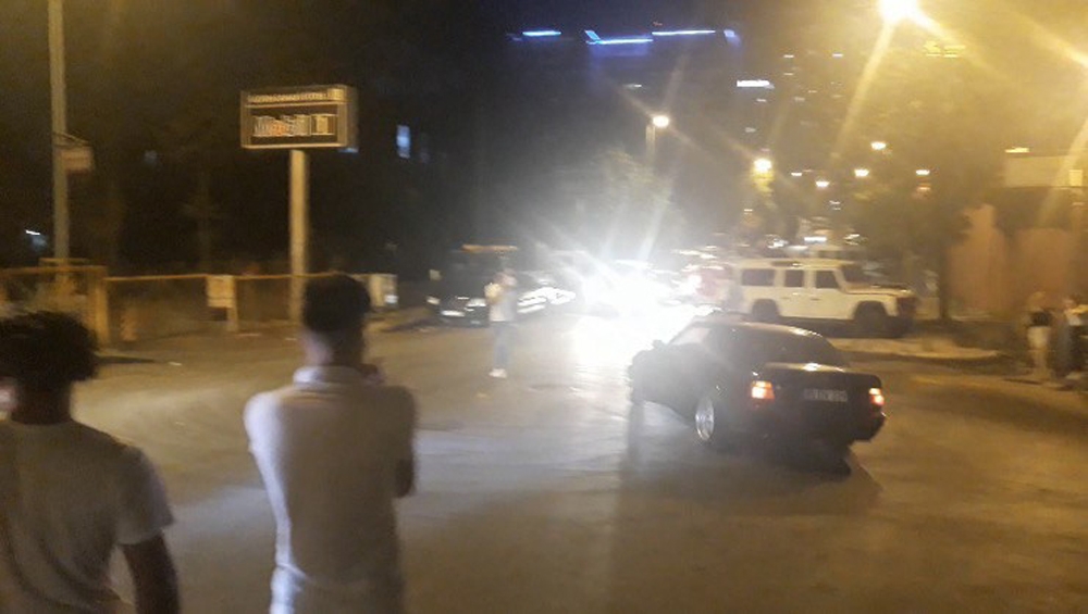 Yasağa rağmen asker uğurlamasında yolu kapatarak drift attılar