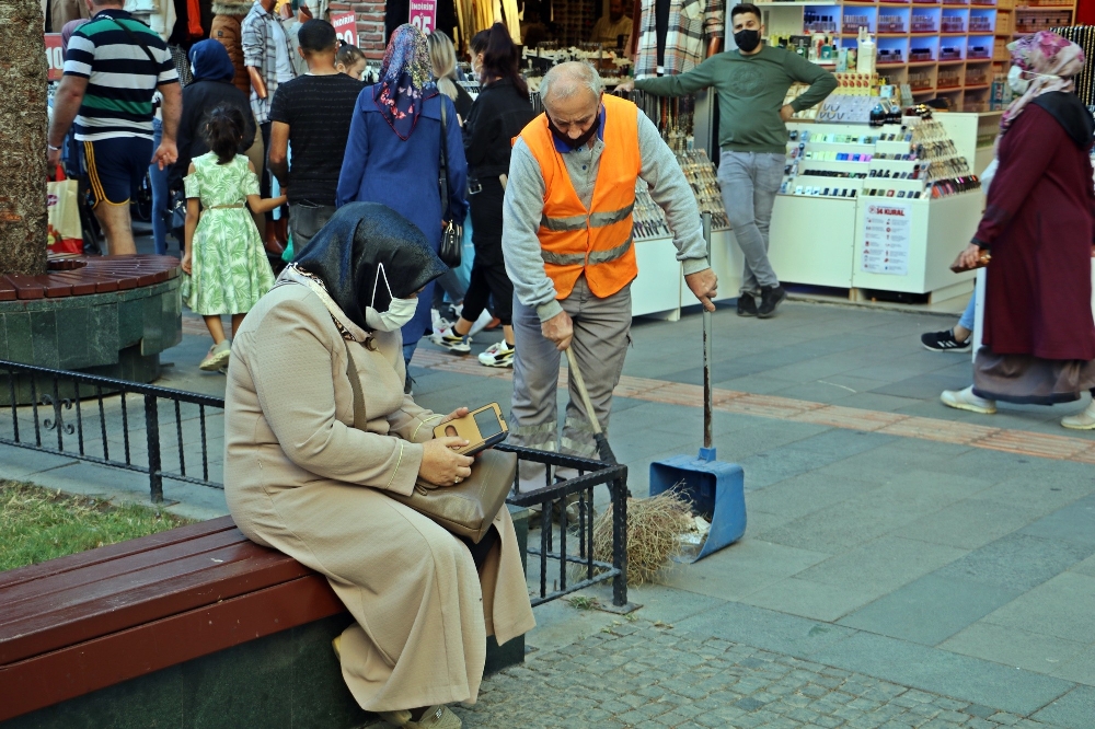 Yasak başladı, temizlik işçileri bayram etti