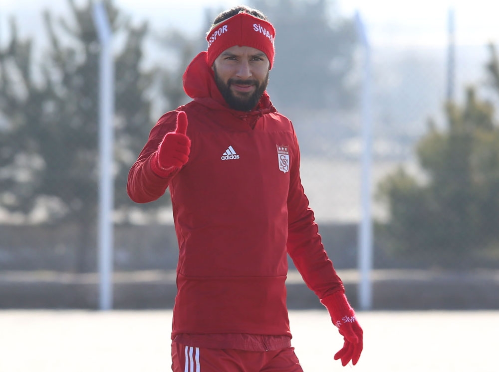 Yasin Öztekin: “Takıma katkı sağlamak istiyorum”