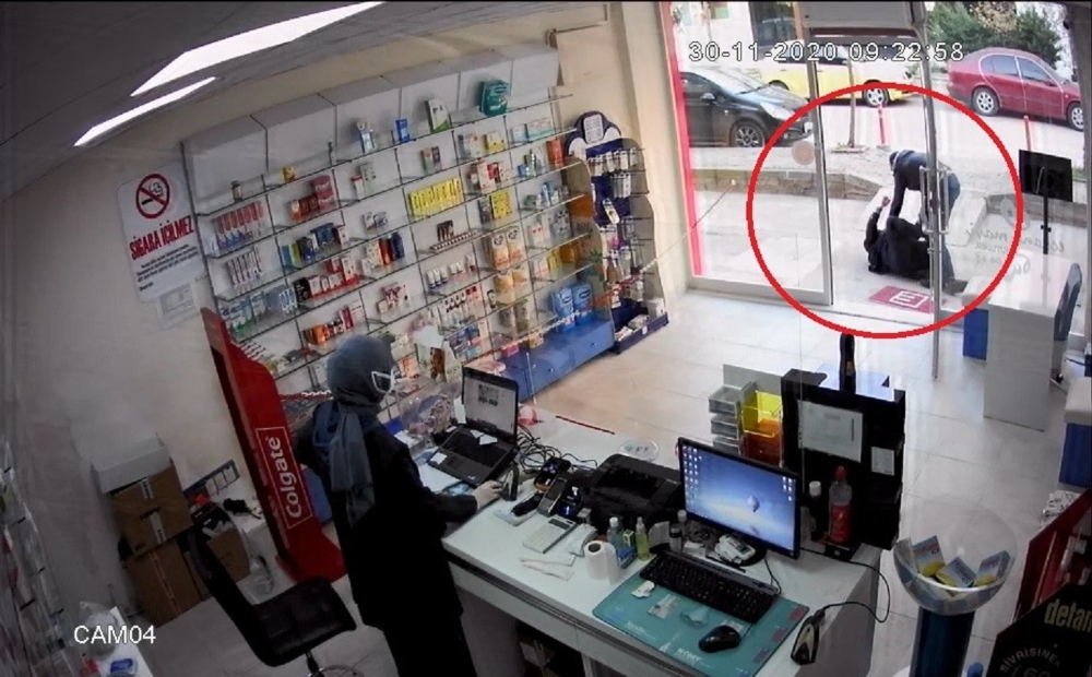 Yaşlı adama saldıran eczane teknisyeni hakkında Eczacılar Odası’ndan soruşturma