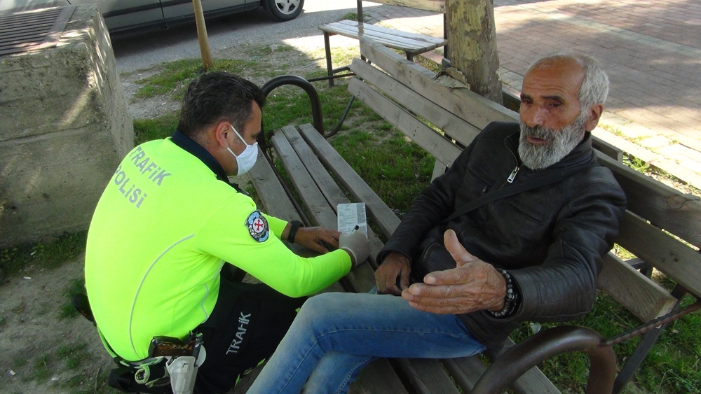 Yaşlı, alkollü ve öfkeli adam pes dedirtti