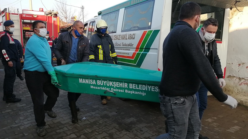 Yaşlı kadın yangında feci şekilde can verdi