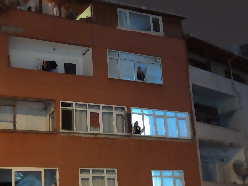 Yatsı ezanı sonrası camilerde dua sesleri yükseldi