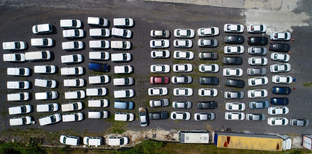 Yediemin otoparkında bekleyen araçlar kamerada